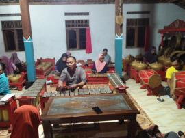 Sanggar Seni Karawitan Gagat Rino di Tegalweru, Tempat Gladhen Kelompok di Tepus Wilayah Timur